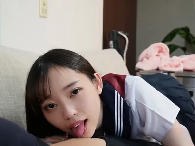 Học sinh nữ ngây thơ bị tên ba cóc chọc cục thịt giả vào lồn